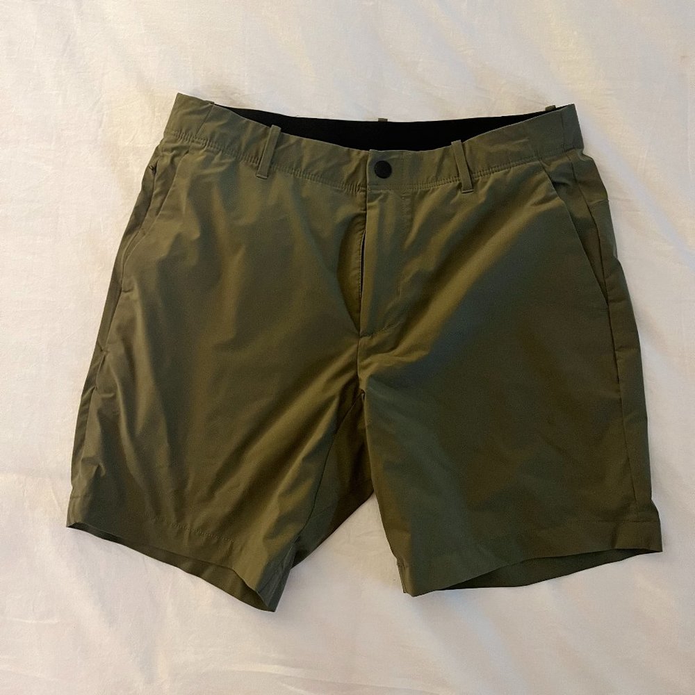 Banana Republic - Mens Flat Front Shorts - Size 33
